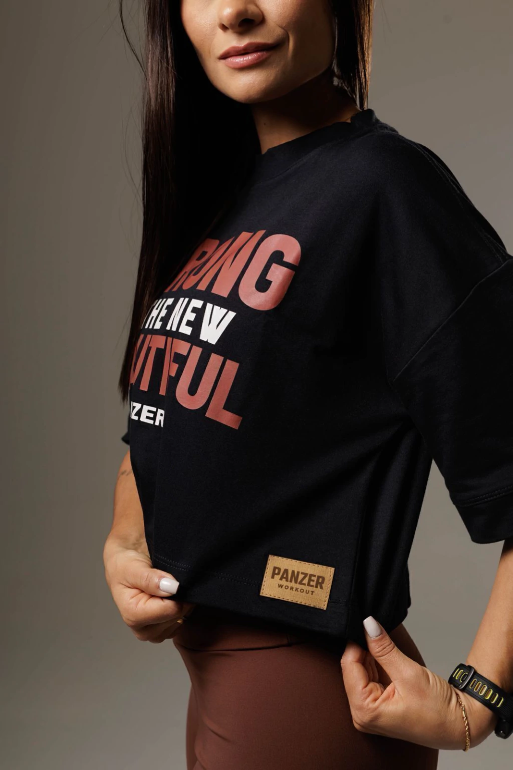 Cropped Oversized Strong Is the New Beautiful — Preto